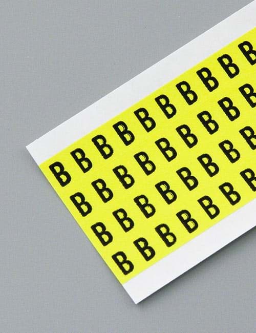 Letterkaart -B- zwart op geel 6x9mm (144 per kaart)