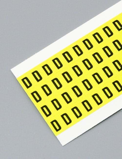 Letterkaart -D- zwart op geel 6x9mm (144 per kaart)