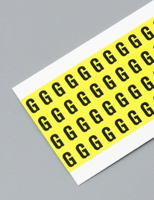 Letterkaart -G- zwart op geel 6x9mm (144 per kaart)