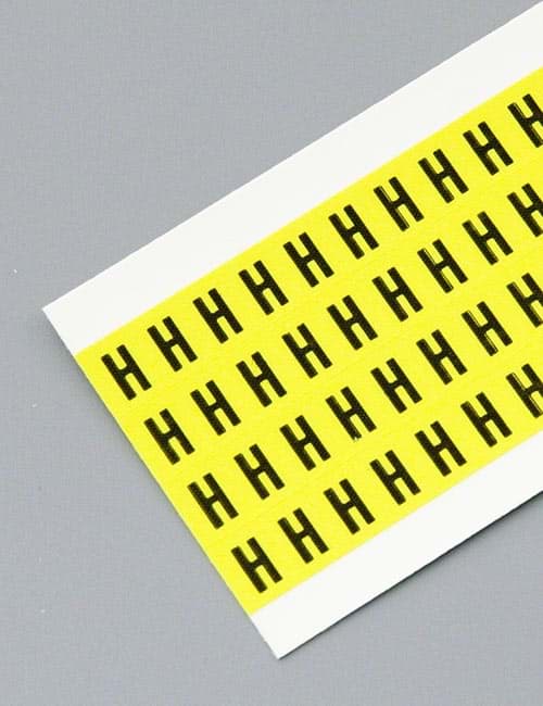 Letterkaart -H- zwart op geel 6x9mm (144 per kaart)