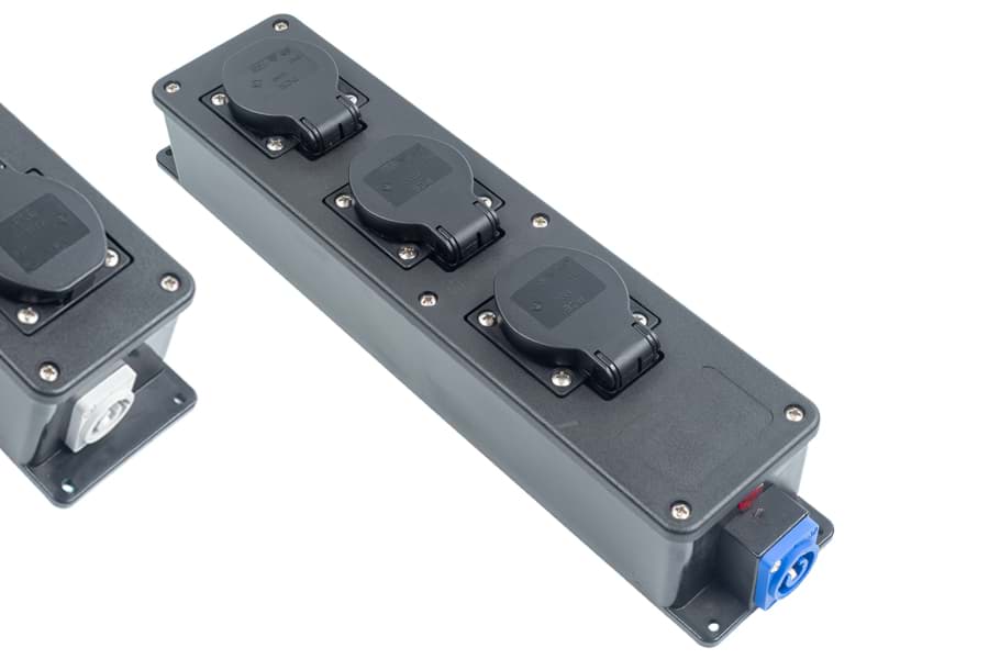 snoercentrale powerCON blauw+grijs > 3xSchuko randaarde zwart +LED